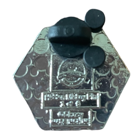 Disney Pin Trading (set of 2 Hidden Mickey Collection #1 and #2 out of 6) - Picture 5 of 5